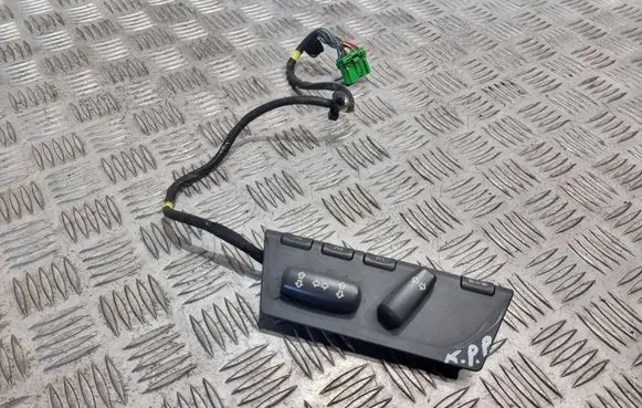 Volvo S60 Seat control switch 8682700