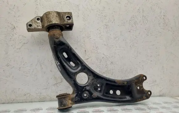Volkswagen Touran II Front lower control arm/wishbone