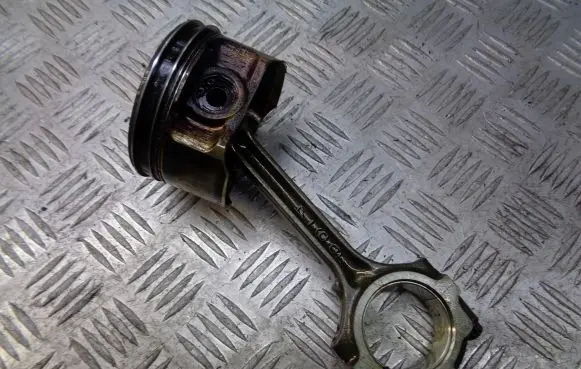 Nissan Primera Piston 