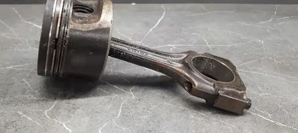 Mercedes-Benz E W124 Piston with connecting rod 10401