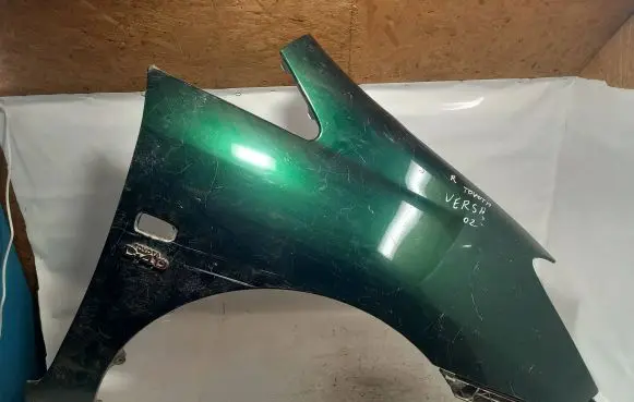 Toyota Avensis Verso Fender