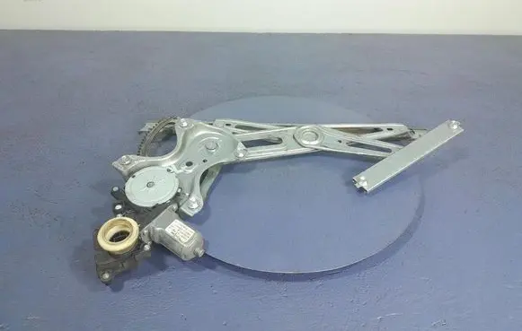 Toyota Auris E180 Front door window regulator with motor