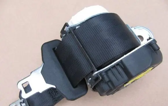 Alfa Romeo Giulia Middle seatbelt (rear) 01561129420 156112942