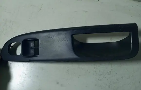 Volkswagen PASSAT B6 Front door window switch trim 3C1867171C