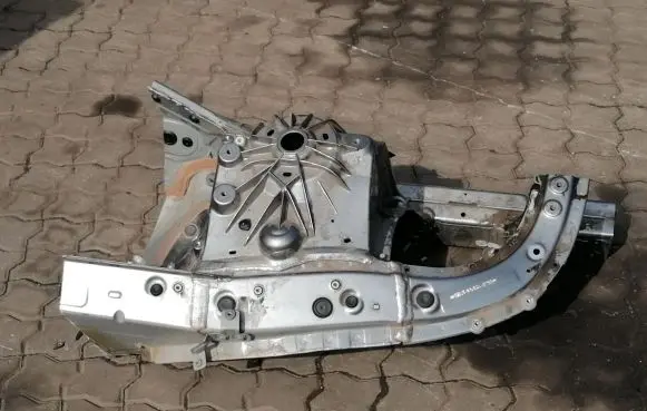 BMW M5 F90 Front arch 41007446652