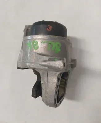 Engine mount vacuum valve