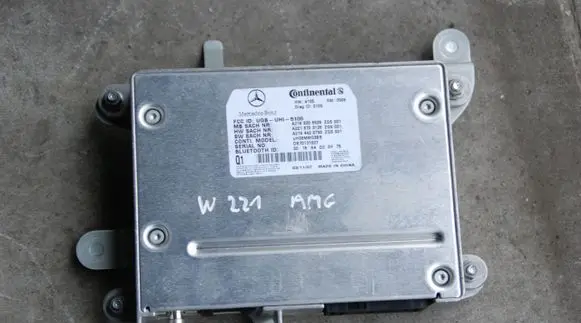 Mercedes-Benz S W221 Bluetooth control unit module A2218703126