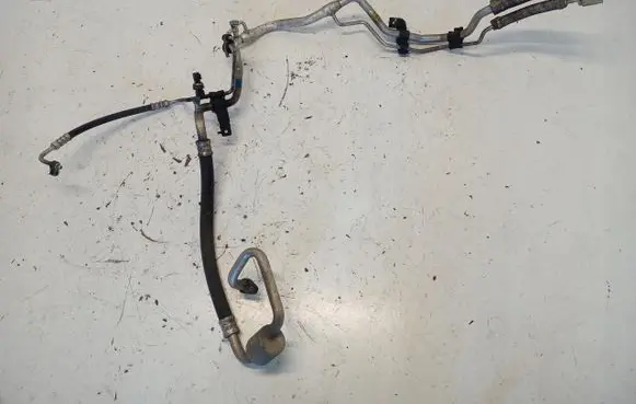 Hyundai ix35 Air conditioning (A/C) pipe/hose 97775-2Y350