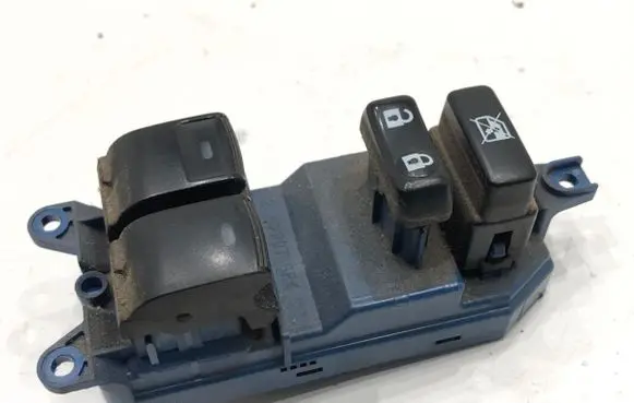 Toyota Avensis T270 Electric window control switch 8404005010