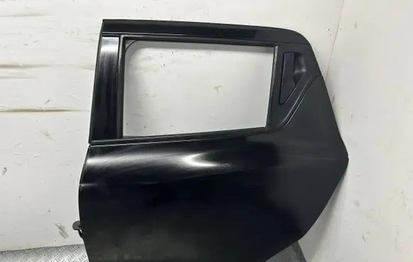 Suzuki Swift III Rear door