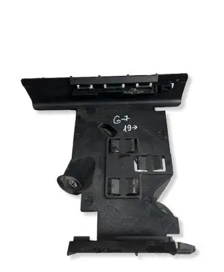 Volkswagen Golf VII Engine control unit holder 5Q0906507F