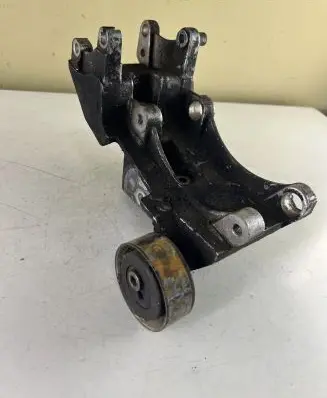 Peugeot 807 Generator/alternator bracket 9643834880