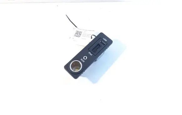 Jaguar XF X250 AUX in-socket connector 8X2319C166AD