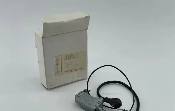 Volkswagen Golf IV Antenna control unit 1H0035551
