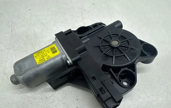 Volvo XC70 Front door window regulator motor 970714101
