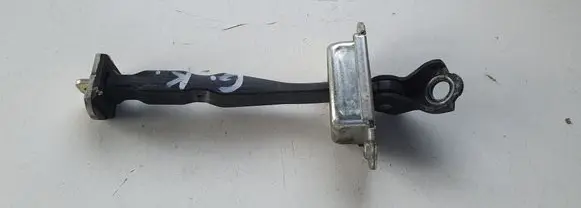 Nissan Qashqai+2 Rear door check strap stopper