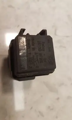 Nissan Qashqai Other relay 252309F915