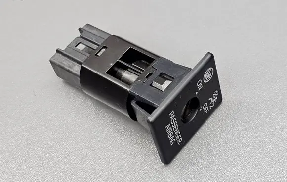 Passenger airbag on/off switch