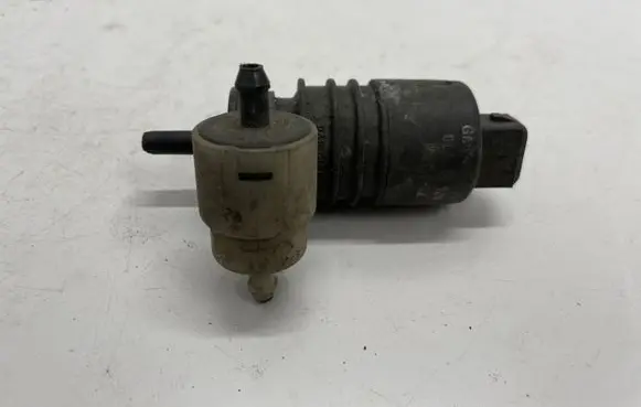 Opel Zafira C Windscreen/windshield washer pump