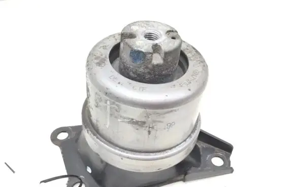 Volkswagen Transporter - Caravelle T5 Engine mount bracket