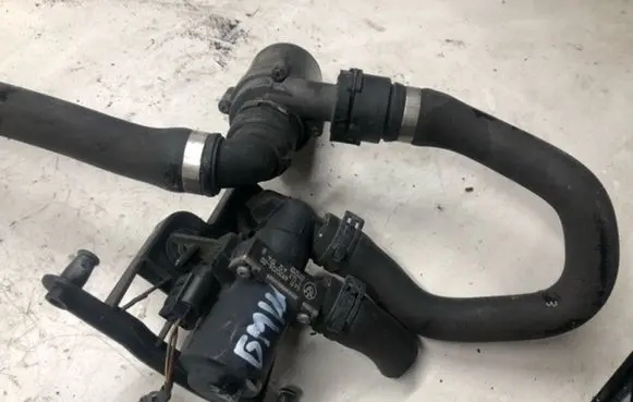 BMW 5 E60 E61 Coolant heater control valve 1147412174