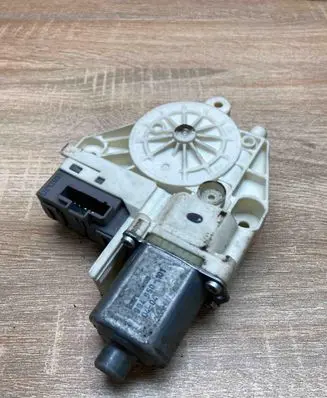 Peugeot 407 Front door window regulator motor 0130822200