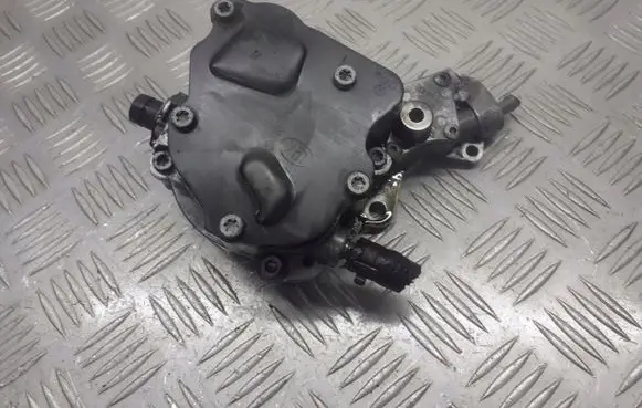 Volkswagen PASSAT B6 Vacuum pump 038145209N
