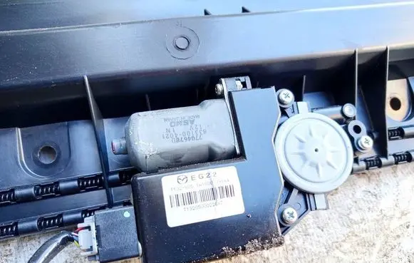 Mazda CX-7 Sunroof motor/actuator 8331004021 7704678D