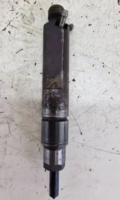 Volkswagen PASSAT B5 Fuel injector 028130201J
