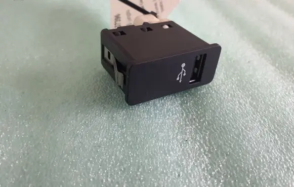 Mini Cooper Countryman F60 USB socket connector 6820397 8410682039702