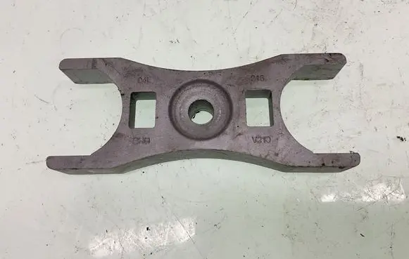Opel Insignia B Fuel Injector clamp holder 04L216