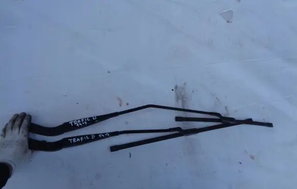 Renault Trafic III (X82) Windshield/front glass wiper blade 
