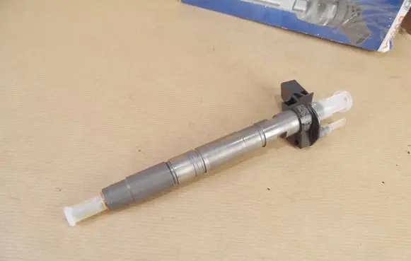 Volkswagen PASSAT B6 Fuel injector 0986435360 241209