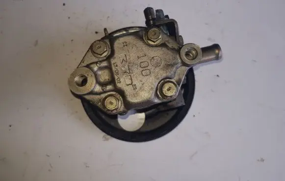 Mitsubishi Space Star Power steering pump