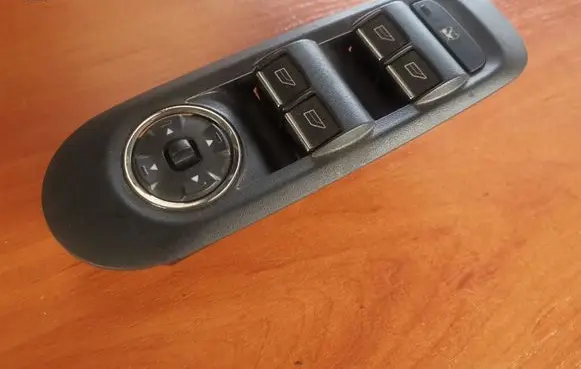 Ford Mondeo MK IV Electric window control switch 7S7T14A132AB