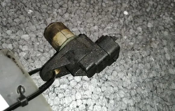 Mercedes-Benz A W168 Camshaft position sensor A0031539728