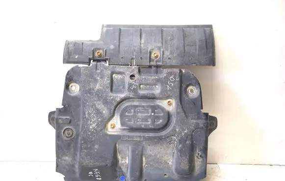 Toyota Land Cruiser (J150) Engine splash shield/under tray 5149560370
