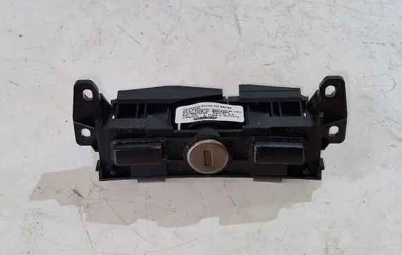 BMW 7 E65 E66 Armrest lock 81422001