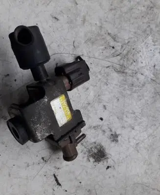 Toyota Avensis T220 Vacuum valve 2581964120