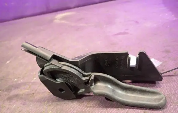 Opel Corsa E Engine bonnet (hood) release handle 511697042