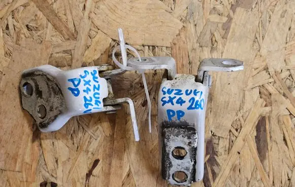 Suzuki SX4 S-Cross Front door lower hinge 