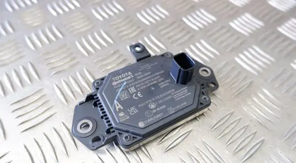 Toyota Yaris Cross Distronic sensor radar 882100D010