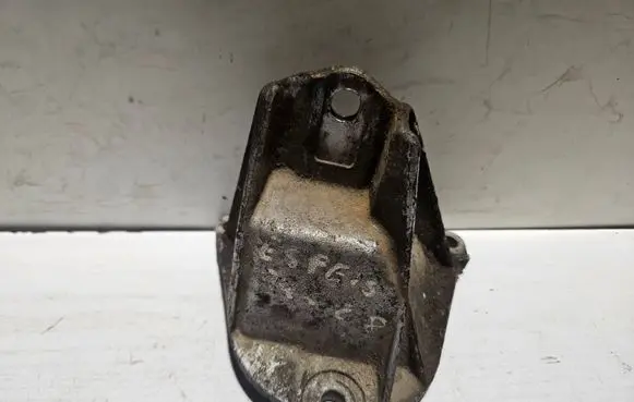 Renault Espace II Gearbox mounting bracket 
