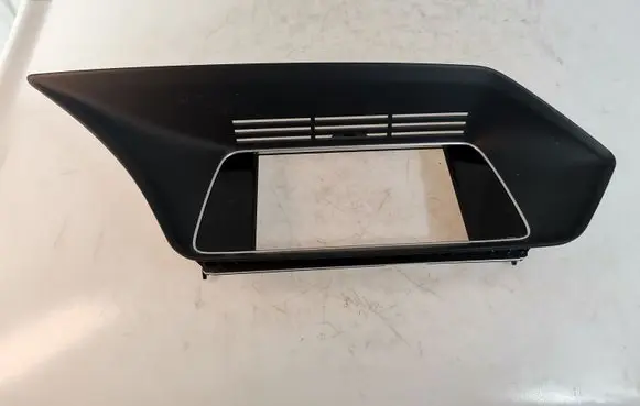 Radio/GPS head unit trim