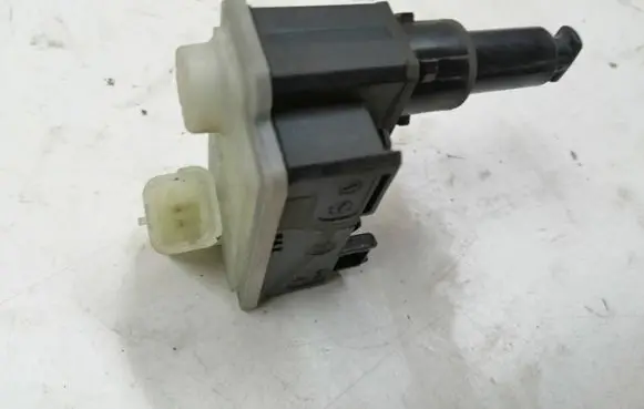 Opel Corsa F Fuel tank cap lock 