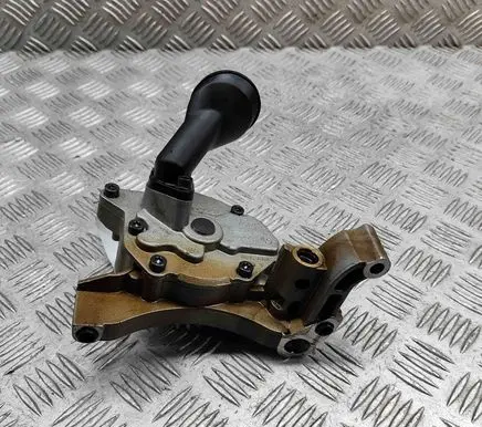Volkswagen PASSAT B6 Oil pump 03C115121J 1136603