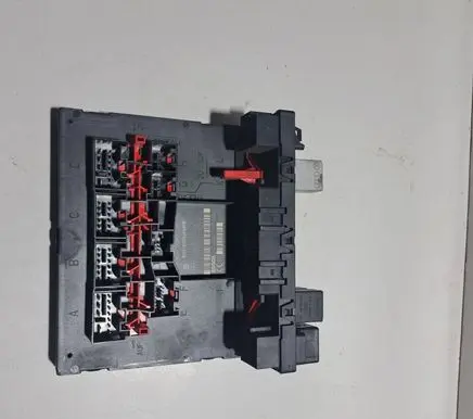 Volkswagen Golf V Comfort/convenience module 1K0937049N F005V00483