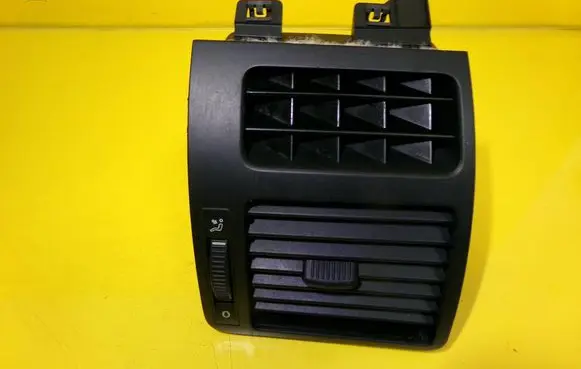 Volkswagen Touran I Dashboard side air vent grill/cover trim 1T0819704A