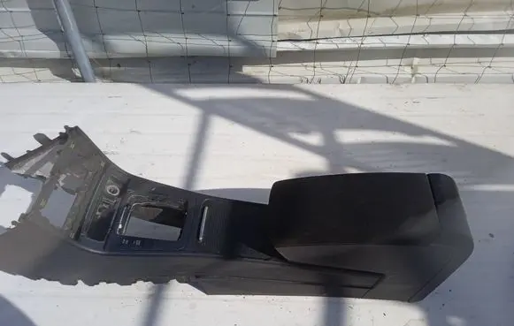Volkswagen PASSAT B6 Center console 3C0363319S