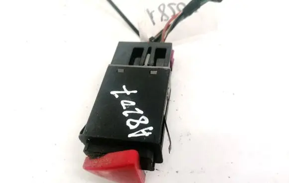 Skoda Octavia Mk1 (1U) Hazard light switch 1U0953235B